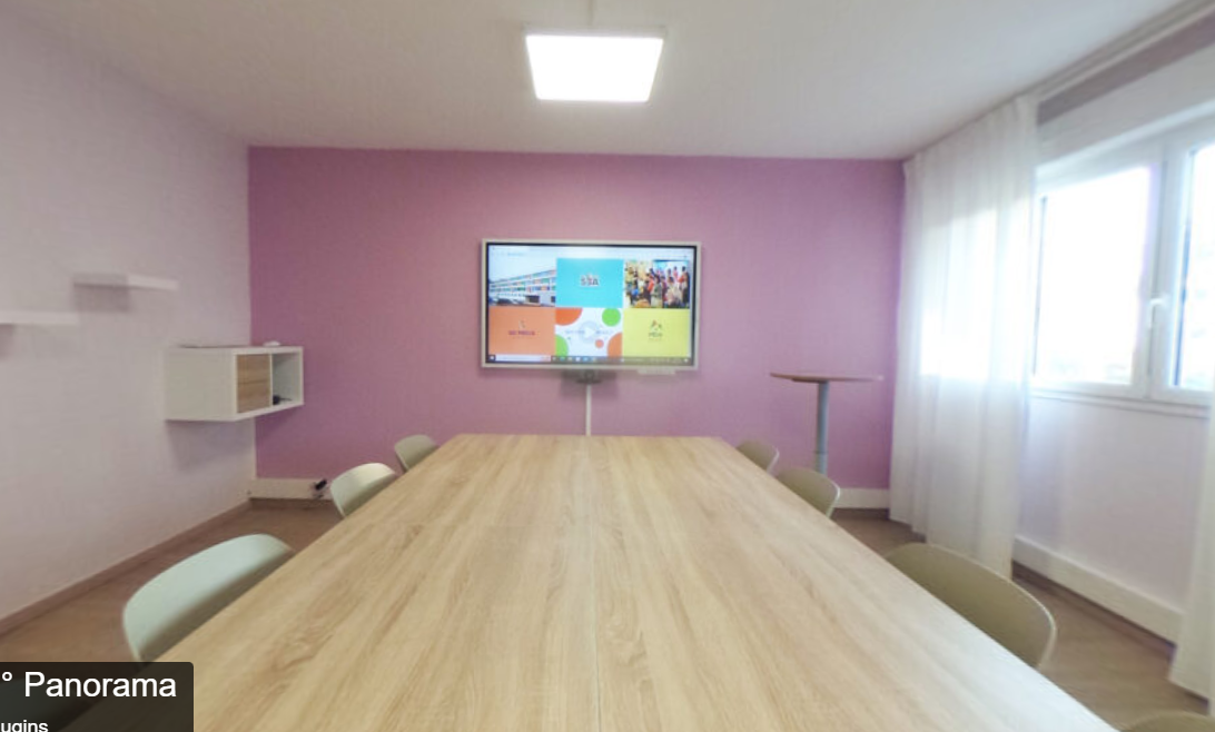 Salle visioconférence avec écran tactile