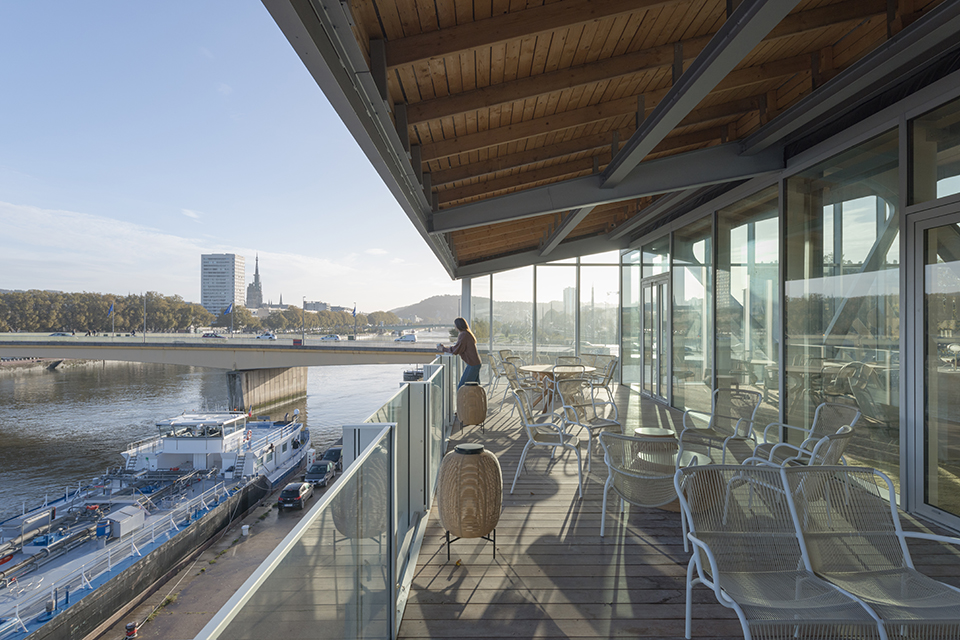 Terrasse vue sur la Seine