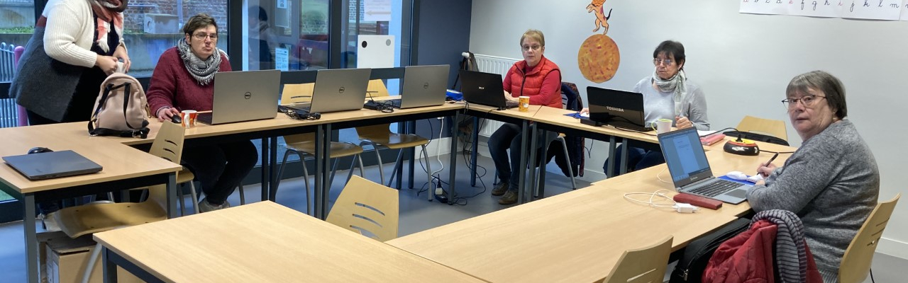 salle d'ateliers informatiques