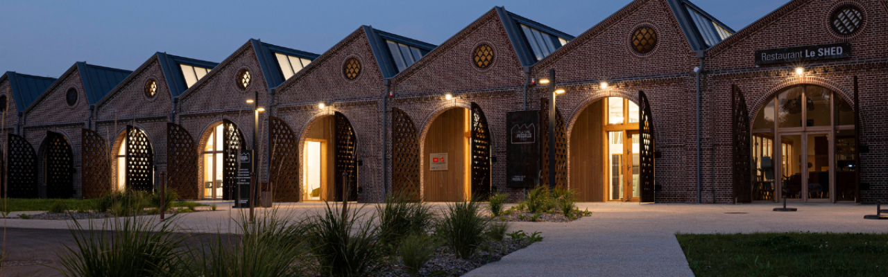 Facade de la Filature des possibles de nuit